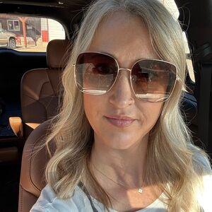 Meet your Posher, Jeannine